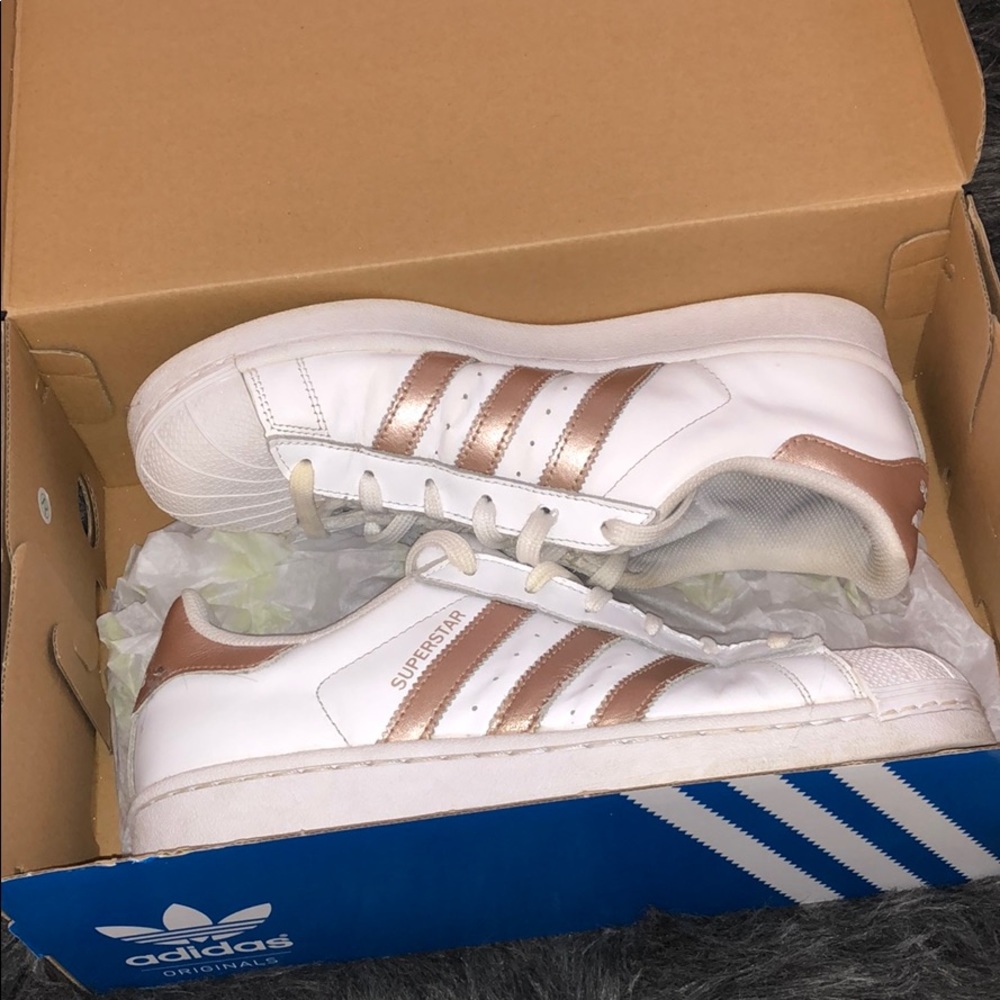 Rose gold superstars